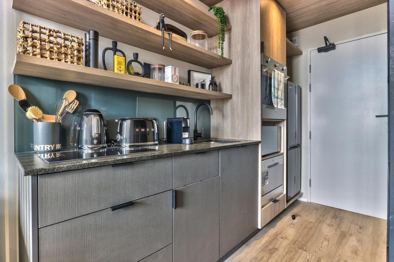 Gorgeous Designer Hideaway W/ Views At The Harri Apartment