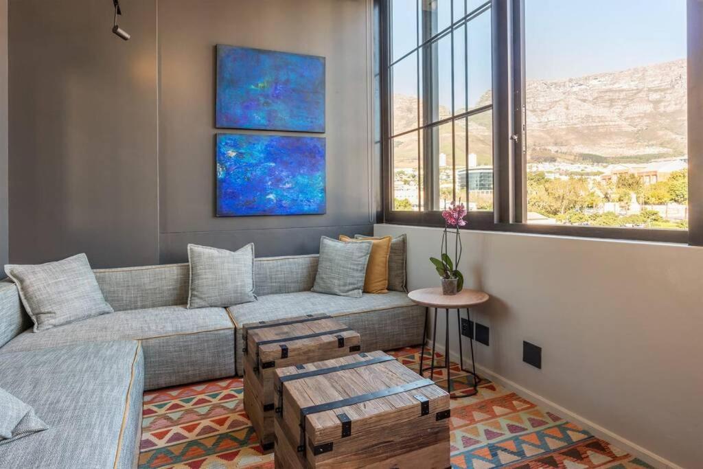 Gorgeous Designer Hideaway W/ Views At The Harri Apartment