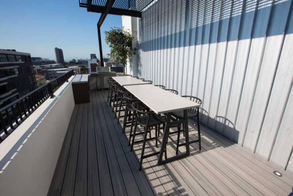 Gorgeous Designer Hideaway W/ Views At The Harri Apartment