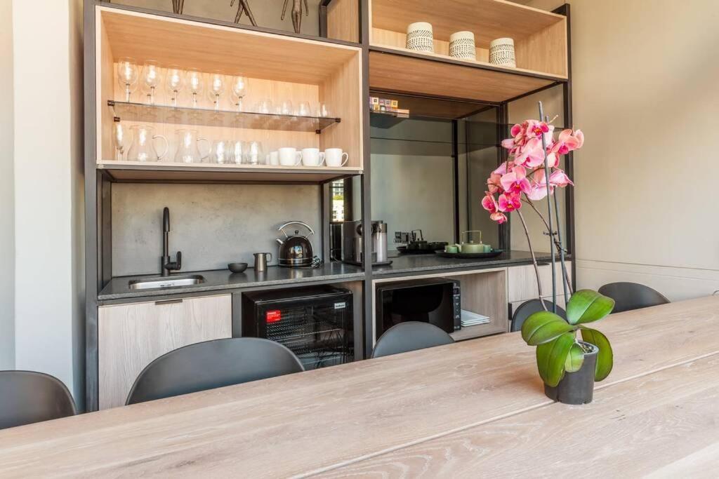 Gorgeous Designer Hideaway W/ Views At The Harri Apartment *