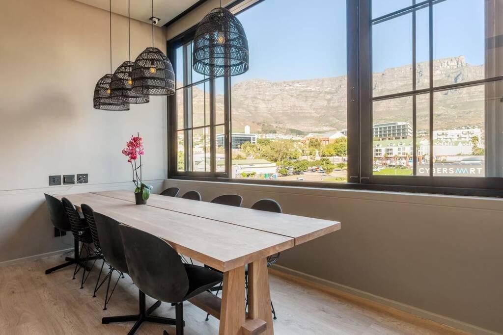 Apartment Gorgeous Designer Hideaway W/ Views At The Harri Cape Town